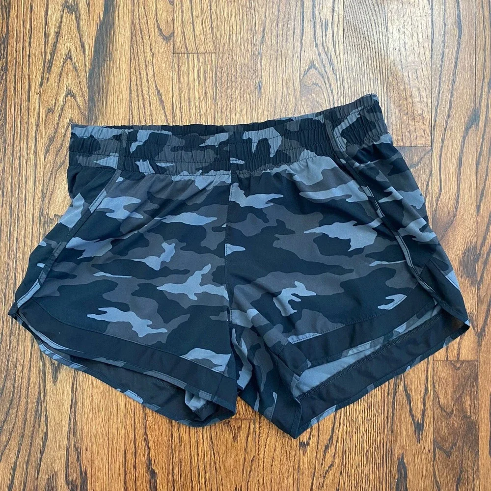 Athleta Women's Racer Run Shorts 4‎ Camo Gray Black Size S Athleisure Gym Sporty